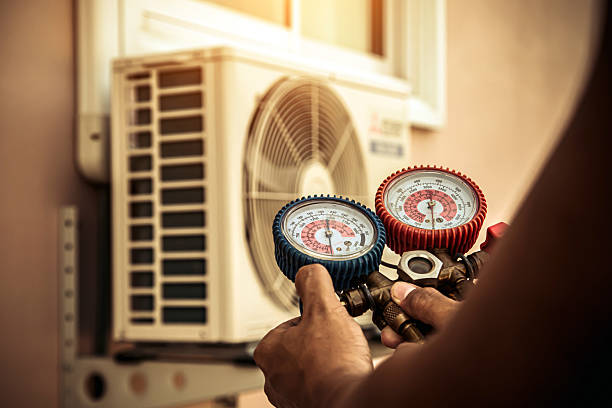 Professional Hvac technician working in Kingsville, MO
